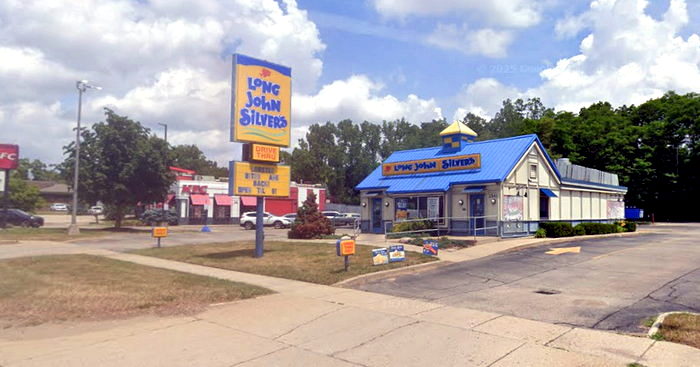 Long John Silvers - Walker- 2542 Alpine Avenue Nw (newer photo)